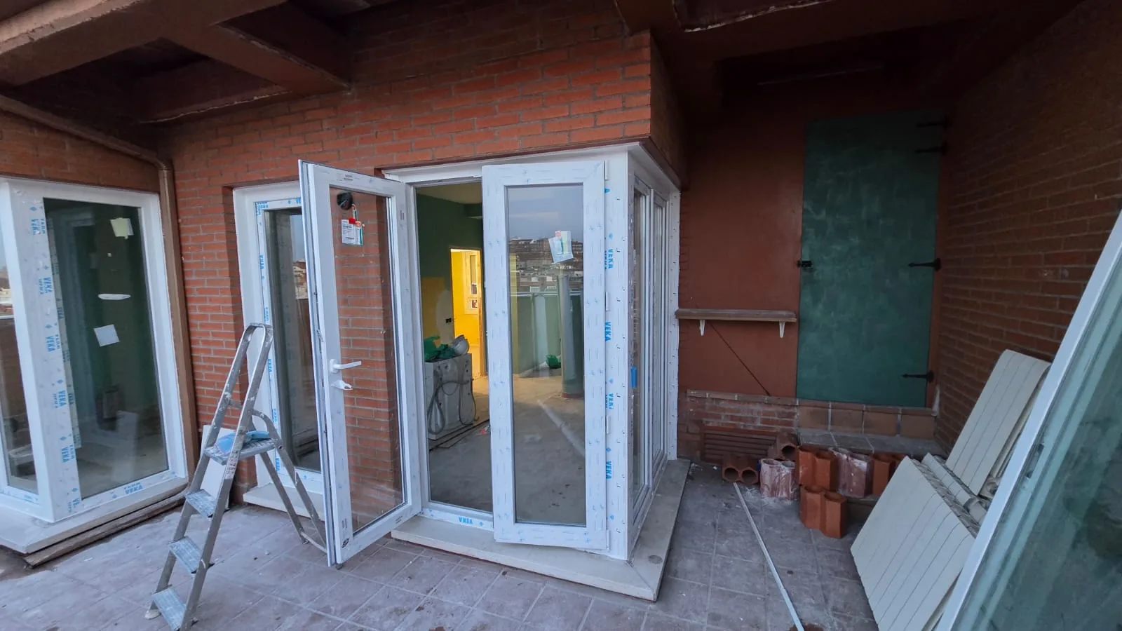 Instalación de ventanas de PVC y aluminio de alta eficiencia térmica - v 1